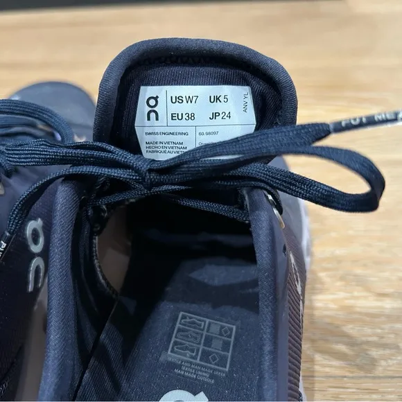 On Cloud X women’s size 7