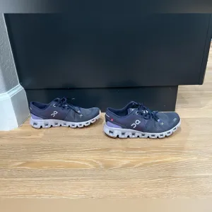On Cloud X women’s size 7