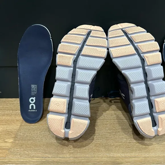 On Cloud X women’s size 7