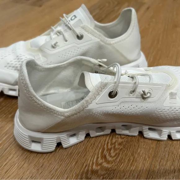 On CloudCoast women’s size 9.5