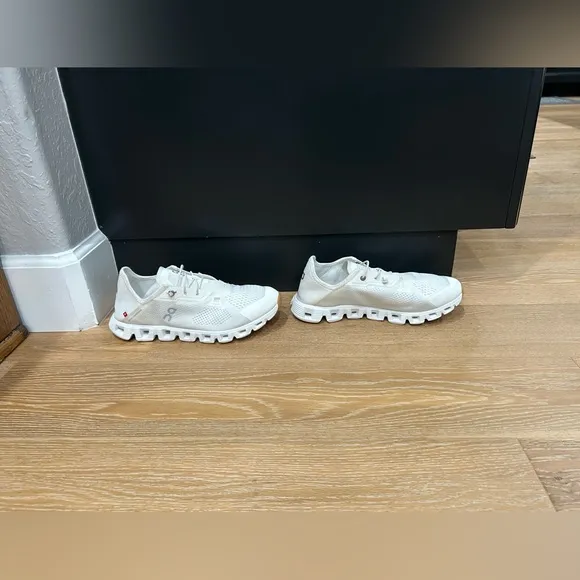 On CloudCoast women’s size 9.5