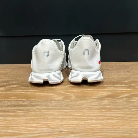 On CloudCoast women’s size 9.5