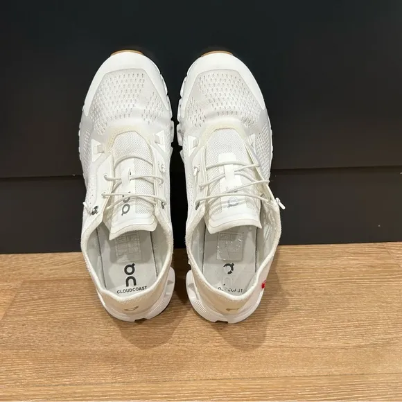 On CloudCoast women’s size 9.5
