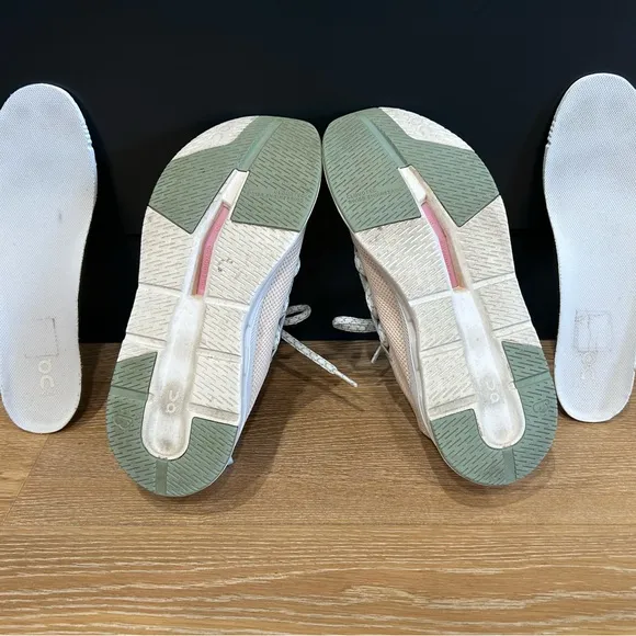 On Cloudeasy women’s size 9