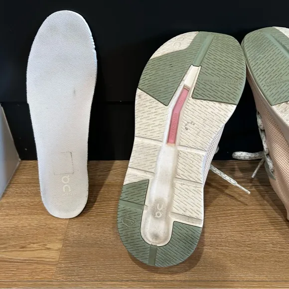 On Cloudeasy women’s size 9