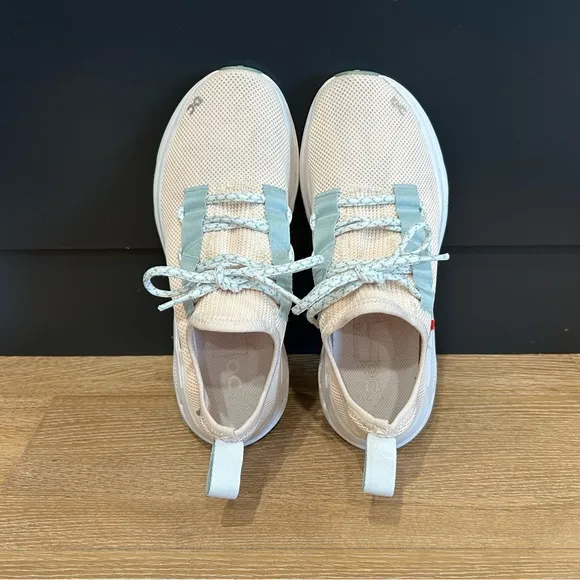 On Cloudeasy women’s size 9