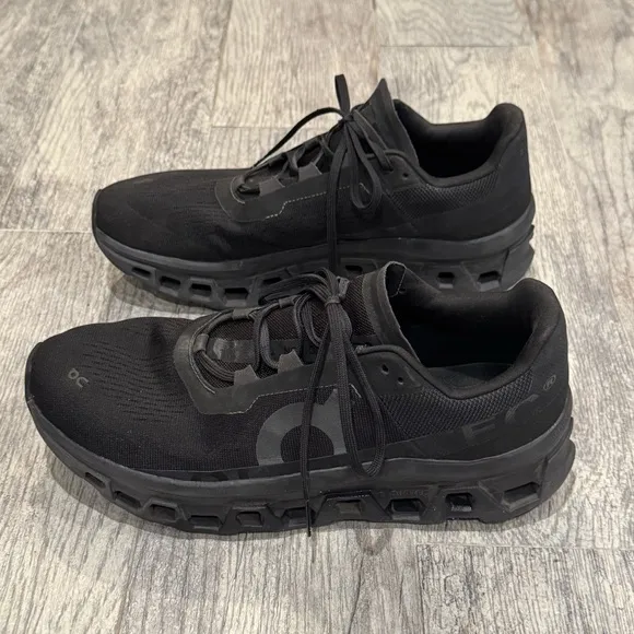 On cloudmonster black on black running shoes