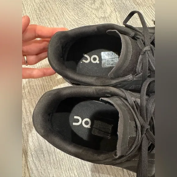 On cloudmonster black on black running shoes