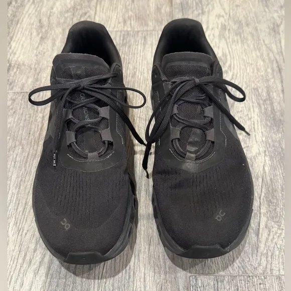 On cloudmonster black on black running shoes