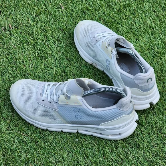 ON CLOUDRIFT - Womens Sneakers - SIZE 6.5