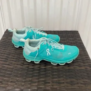 On cloud sneakers, women’s size 8