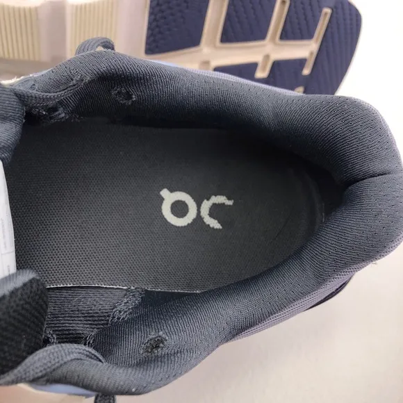 On Cloudstratus Road Running Shoes 9.5