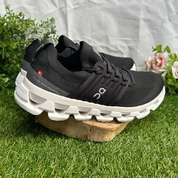 On Cloudswift 3 Running Color: All Black Shoe women size 6 gently used