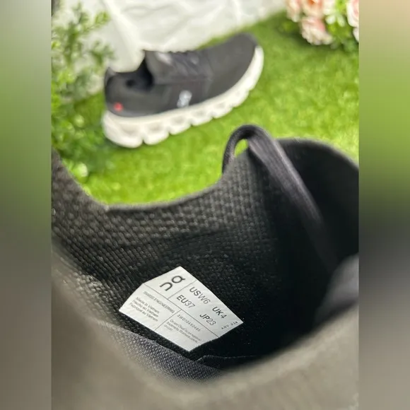 On Cloudswift 3 Running Color: All Black Shoe women size 6 gently used