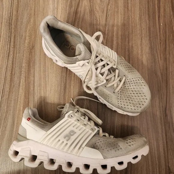 On cloudswift running shoes size 8.5