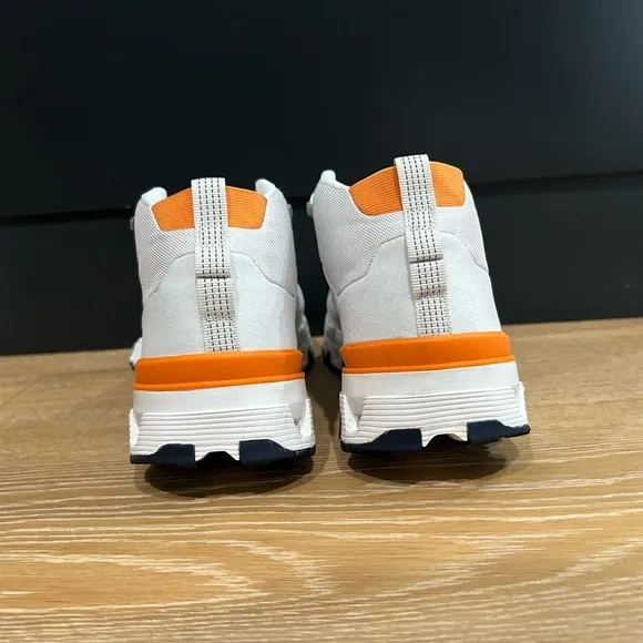On Cloudtrax women’s size 8