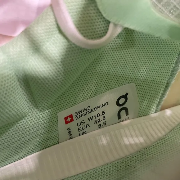 On CloudX shift women’s size 10.5