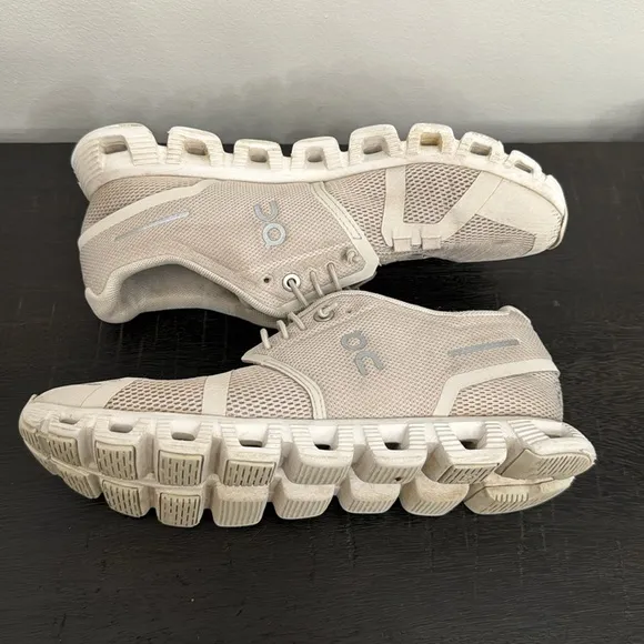 ON Running Beige Athletic Shoes sz 6