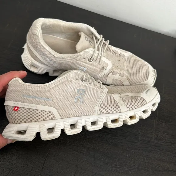 ON Running Beige Athletic Shoes sz 6