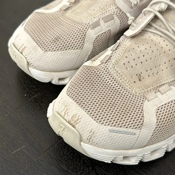 ON Running Beige Athletic Shoes sz 6