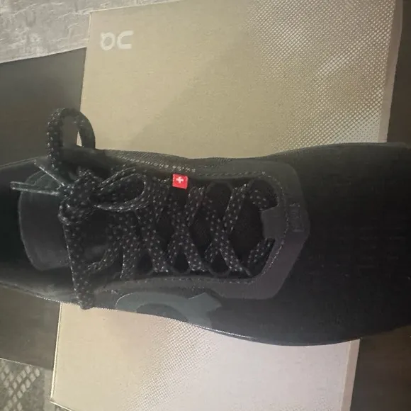 On Running Black Athletic Shoes Low-Top Design
