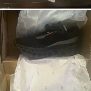 On Running Black Athletic Shoes Low-Top Design