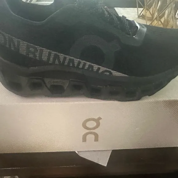 On Running Black Athletic Shoes Low-Top Design