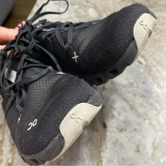 On Running Cloud X 3 Women’s 10 in Black