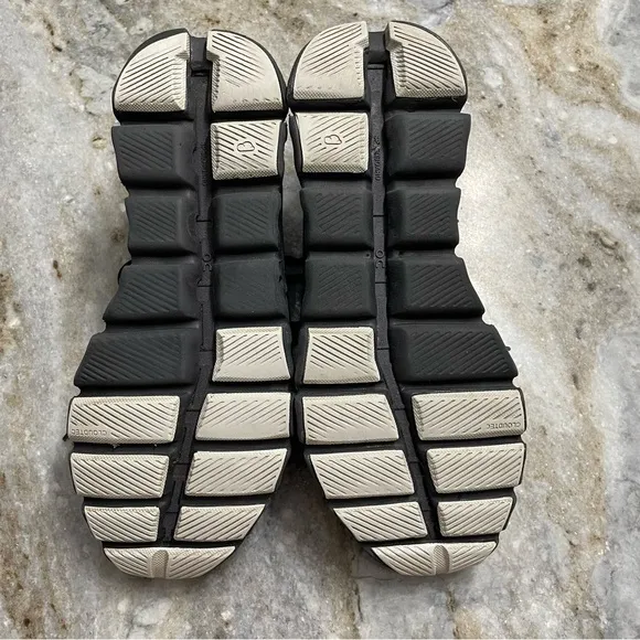 On Running Cloud X 3 Women’s 10 in Black