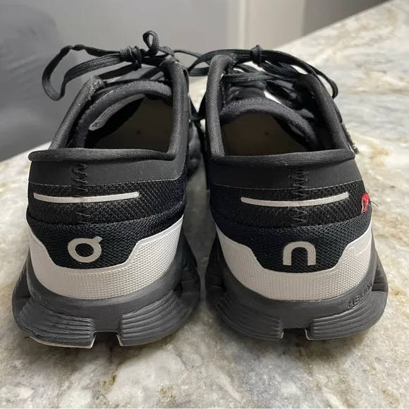 On Running Cloud X 3 Women’s 10 in Black