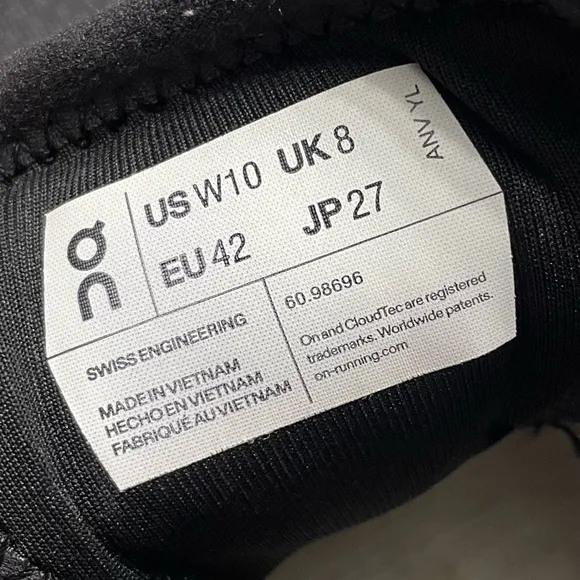 On Running Cloud X 3 Women’s 10 in Black