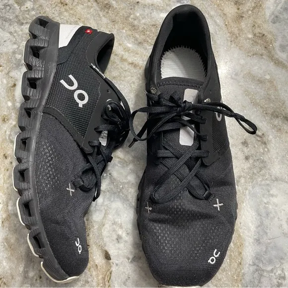 On Running Cloud X 3 Women’s 10 in Black