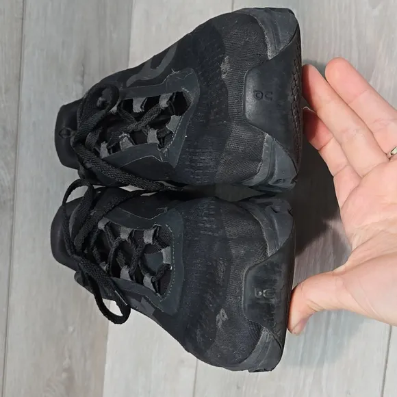 On Running Men's Cloudmonster Black Athletic Running Shoes Sneakers Sz 12
