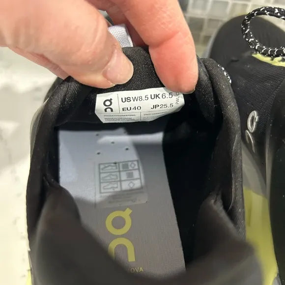 On Running Shoes 'Cloudnova Flux' in Black