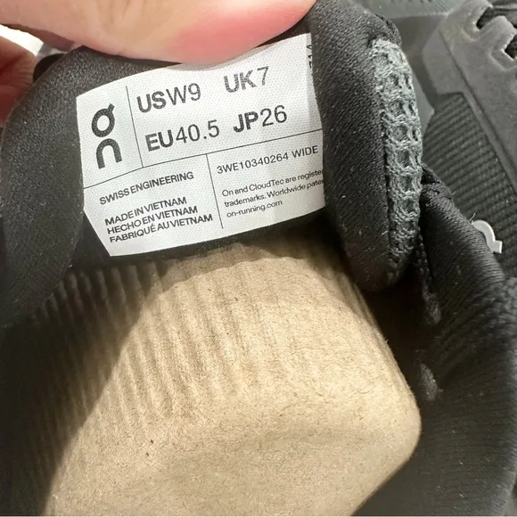 On Running Wide Cloudrunner 2 Women’s Shoes