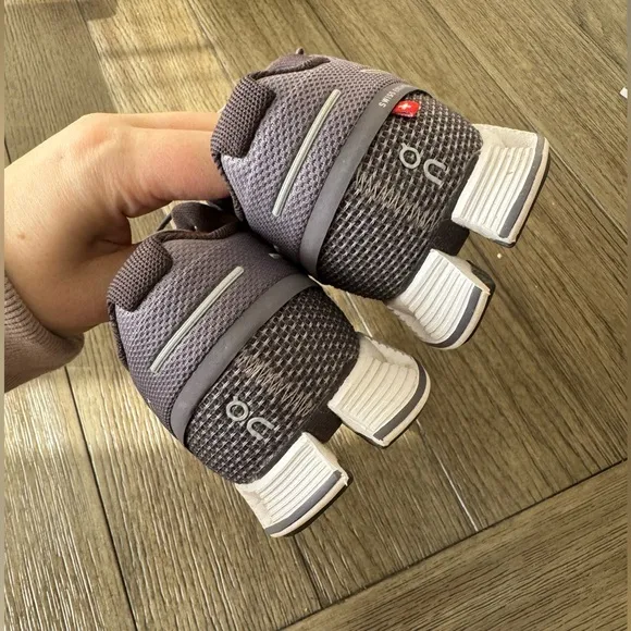On Running women’s purple athletic/sneakers shoes