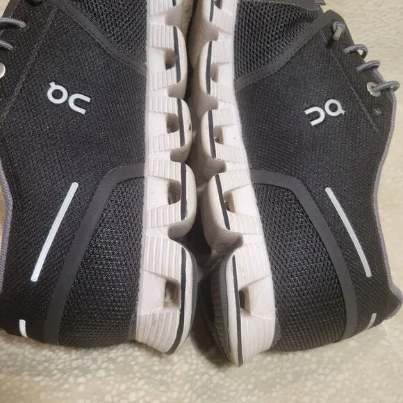 ON Cloud Running shoes, womens size 9.5
