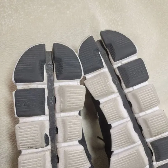 ON Cloud Running shoes, womens size 9.5
