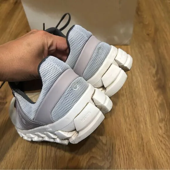 ON CLOUDSWIFT running lace up shoes sneakers women’s 9