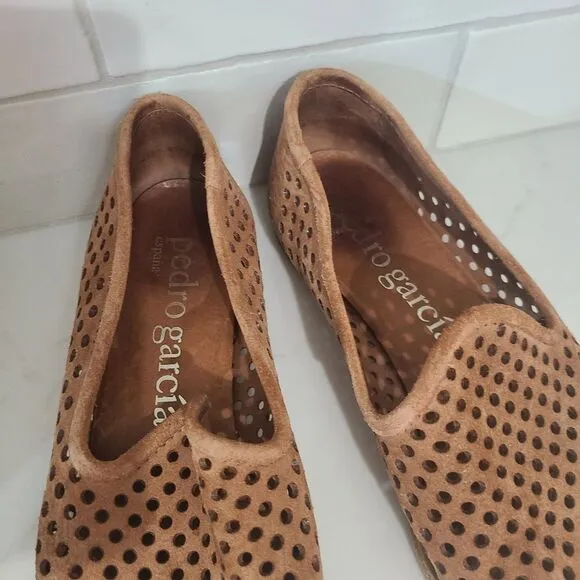 Pedro García Yasmin Perforated Suede Tan Almond Toe Loafer Flats Shoes Size 9.5
