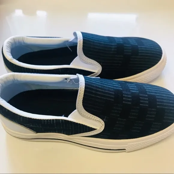 Pōmahina Youth Canvas Slip-on Shoes Size 4Y