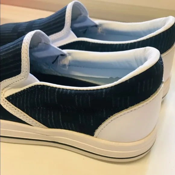 Pōmahina Youth Canvas Slip-on Shoes Size 4Y