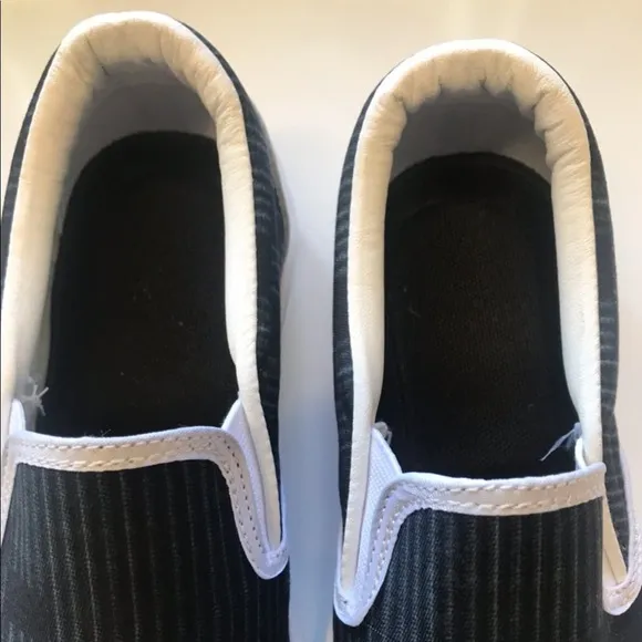 Pōmahina Youth Canvas Slip-on Shoes Size 4Y