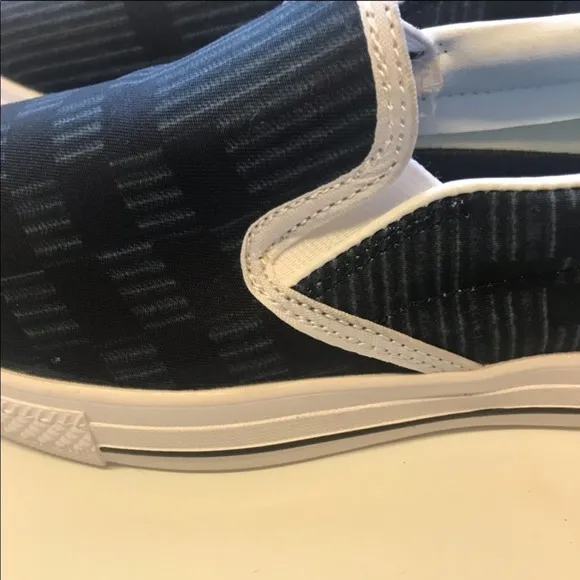 Pōmahina Youth Canvas Slip-on Shoes Size 4Y