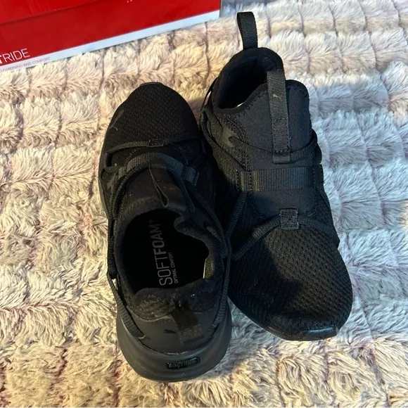 Puma All Black Soft RideSneakers Size 4.5