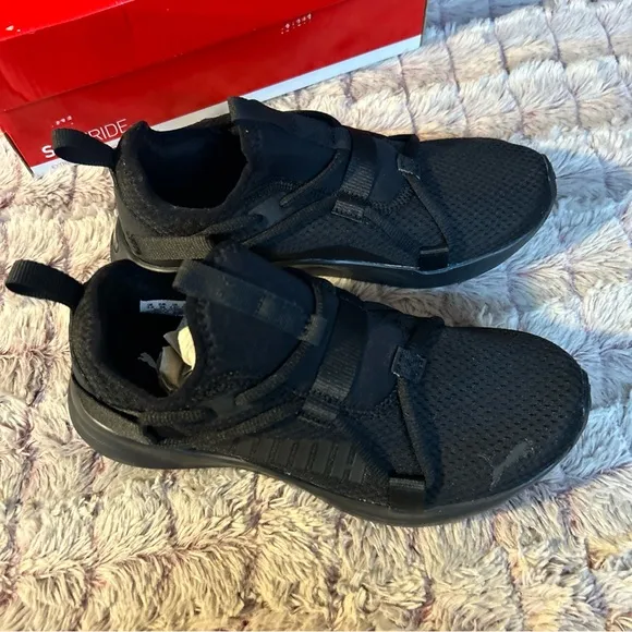 Puma All Black Soft RideSneakers Size 4.5