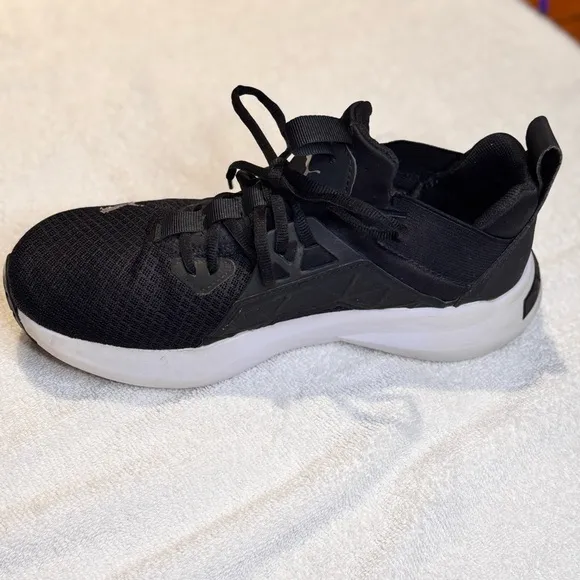 Puma Women’s Softride Enzo NXT Running Shoes size 8 Black White