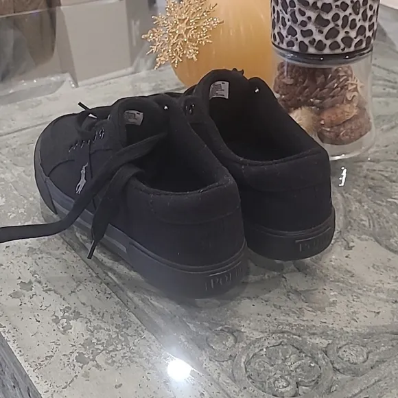 Ralph Lauren men's black sneakers size 9 D like new