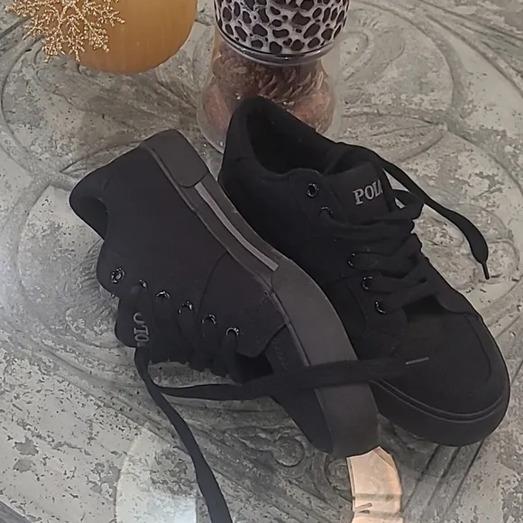Ralph Lauren men's black sneakers size 9 D like new