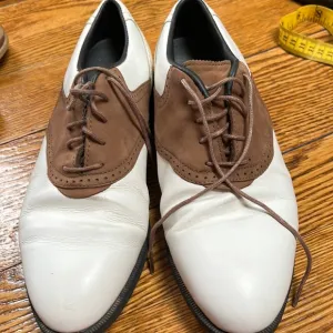 Reebok golf shoes. Size 9. White/brown saddle Oxford style. Good used condition.